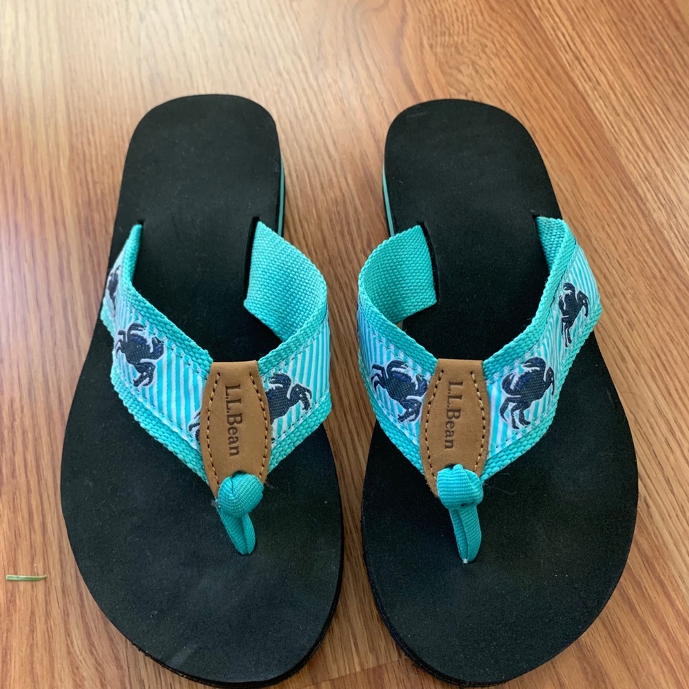 LL Bean Women’s Blue Crab Flip Flops - Size 6
